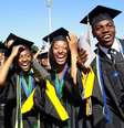 Imagem de formandos negros e negras com a beca para a formatura. Foto ilustra matéria sobre implementação das cotas raciais.  Foto: Imagem: brookings.edu/Reprodução/Correio Jurídico / Alma Preta