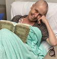 Susana Naspolini está internada por seis dias e compartilha foto sorridente em suas redes sociais. "Deus está aqui nesse momento", declara a repórter  Foto: Reprodução/Instagram @susananaspolini