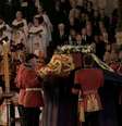 Caixão com o corpo da rainha ficará no Palácio de Westminster até segunda-feira, quando ocorre o funeral de Estado  Foto: DW / Deutsche Welle