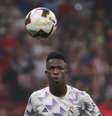Chefe de Governo espanhol afirma esperar uma resposta forte dos clubes diante do caso de racismo sofrido por Vinícius Júnior  Foto: Reuters