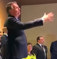 "Além de 'imbrochável', eu sou outras coisas também", disse o presidente a apoiadores numa churrascaria em NY  Foto: Reprodução / Reprodução