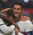Cristiano Ronaldo sofreu corte no nariz e precisou de curativo (Foto: MICHAL CIZEK / AFP)  Foto: Lance!