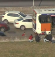 Motoristas tentam se proteger de tiroteio na Linha Vermelha  Foto: TV Globo