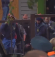 Equipes socorrem vítimas de ataque em escola na Rússia   Foto: Twitter @TrCorrespondent