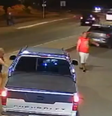 Motorista quebra carro e agride idoso em briga de trânsito no DF  Foto: Reprodução/DF2/TV Globo
