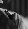 Estudo reforça que trocar cigarro pelo vape diminui os riscos à saúde (Imagem: Ethan Parsa/Pixabay)  Foto: Canaltech