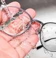Como limpar óculos de grau  Foto: Shutterstock / Alto Astral