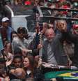 O ex-presidente Lula durante ato de campanha em São Paulo ao lado do candidato do PT ao governo, Fernando Haddad  Foto: Werther Santana/Estadão / Estadão