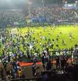 Tumulto em jogo de futebol deixa 174 mortos na Indonésia e se torna uma das piores tragédias ocorridas em um estádio de futebol  Foto: Reprodução/Twitter