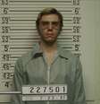 Evan Peters como o serial killer Jeffrey Dahmer na série 'Dahmer: Um Canibal Americano', da Netflix  Foto: Divulgação/Netflix