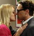 Kaley Cuoco e Johnny Galecki  Foto: Warner