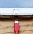 Após lei ser aprovada na União Europeia, Tony Fadell defende que iPhones devem adotar a porta USB-C   Foto: mhoppsy/Pixabay / Tecnoblog