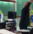 Professora faz gesto nazista em aula  Foto: Reprodução YouTube