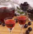 Guia da Cozinha - Licor de jabuticaba: confira o passo a passo e faça essa receita em casa!  Foto: Guia da Cozinha