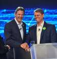 Os candidatos ao governo de São Paulo Tarcísio de Freitas (Republicanos) e Fernando Haddad (PT) participam do primeiro debate do segundo turno das eleições 2022  Foto: Band