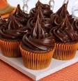 Guia da Cozinha - Deliciosos! Junte as crianças e aproveite o sabor único do cupcake de chocolate  Foto: Guia da Cozinha