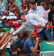 Candidato à Presidência, Lula (PT) participa de comício no Complexo Alemão, RJ  Foto: Reuters