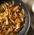 Guia da Cozinha - Faltou um acompanhamento? Aprenda a fazer a deliciosa cebola caramelizada!  Foto: Guia da Cozinha