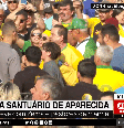 Cinegrafista é hostilizado por apoiadores do presidente Jair Bolsonaro em saída de missa  Foto: Reprodução/CNN