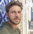 Chay Suede vive o protagonista Ari em 'Travessia'  Foto: Fábio Rocha/Globo