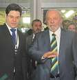 Utilizando uma gravata com as cores da bandeira brasileira, Lula foi o primeiro a chegar  Foto: Karen Lemos/ Terra