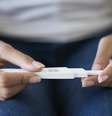 O aborto é permitido no Brasil em três casos: gravidez por estupro, risco à vida da mulher e feto anecéfalo  Foto: Getty Images / BBC News Brasil