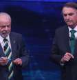 O candidato à presidência Luiz Inácio Lula da Silva (PT) e o presidente e candidato à reeleição, Jair Bolsonaro (PL), durante o debate do segundo turno realizado pelo Grupo Bandeirantes, em parceria com a TV Cultura, o portal UOL e o jornal Folha de S. Paulo, nos estúdios da Band em São Paulo, na noite deste domingo (16)  Foto: WERTHER SANTANA/ESTADÃO CONTEÚDO