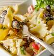 Guia da Cozinha - Salada de macarrão com iogurte, receita simples e cheia de nutrientes  Foto: Guia da Cozinha