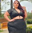 Leka divide o trabalho de modelo plus size com o de design de interiores.  Foto: Divulgação