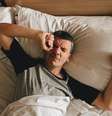 Homem acordando na cama  Foto: Getty Images / BBC News Brasil