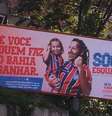 Em outdoor com a filha, o sócio torcedor do Bahia, Jamerson Silva, 38 anos, foi escolhido para ser um dos garotos propaganda da campanha do clube  Foto: Arquivo pessoal