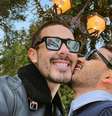 Carlinhos Maia e Lucas Guimarães seguem com fotos em casal publicadas em seus perfis nas redes sociais  Foto: Reprodução/Instagram/@lucasguimaraes