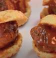 Guia da Cozinha - Aprenda a fazer pão de queijo caseiro recheado com medalhão de carne  Foto: Guia da Cozinha