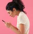 A má postura pode trazer sérios problemas para a coluna  Foto: Shutterstock / Alto Astral