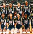  Da esquerda para a direita, de pé: Fofão, Ana Moser, Marcia Fu, Virna, Janaina e Edna; agachadas: Ida, Hilma, Ana Paula, Fernanda Venturini, Estefania e Ana Flávia  Foto: Mônica Zarattini / Estadão