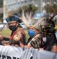 Indígenas de diversas etnias fazem protesto em frente ao Congresso Nacional contra o projeto que altera regras para demarcação de terras  Foto: Reprodução