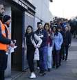 Filas se formam durante votação em Dublin  Foto: Reuters