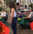 Idoso bolsonarista ataca petistas  Foto: Reprodução/Twitter