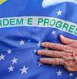 Na legenda, o presidente eleito escreveu apenas “democracia”  Foto: Reprodução/ Twitter: @lulaoficial