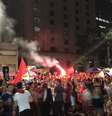 Apoiadores de Lula comemoram virada e fazem festa na Avenida Paulista, em São Paulo.  Foto: Juliana Cruz/Terra