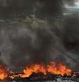 Pneus queimados durante protesto de caminhoneiros  Foto: Reuters / BBC News Brasil