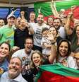 PORTO ALEGRE RS 30-10-2022 EDUARDO-LEITE-REELEITO -ELEIÇÕES-2022 - POLÍTICA - O candidato Eduardo leite comemora reeleicao ao governo do RIO GRANDE DO SUL na cidade de Pelotas, RS, neste domingo, 30. 30/10/2022 FOTO EDUARDO LEITE TWITTER  Foto: Reprodução/Twitter Eduardo Leite / Estadão