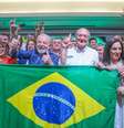 Lula e aliados depois da vitória  Foto: Ricardo Stuckart/Divulgação