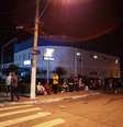 Na agência da Caixa em Grajaú, zona sul de São Paulo, 400 pessoas esperavam pelo auxílio emergencial  Foto: Felipe Rau/Estadão / Estadão