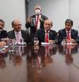 O senador eleito Wellington Dias (PT-PI), escalado por Lula para negociar a votação do Orçamento de 2023, participa de reunião com o senador Marcelo Castro (MDB-PI), relator geral do Orçamento  Foto: Wilton Junior/Estadão / Estadão