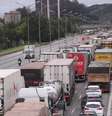 Frustrados com o resultado da eleição, bolsonaristas fazem bloqueios em rodovias pelo País.  Foto: Werther Santana/Estadão / Estadão