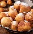 Guia da Cozinha - Bolinho de chuva tradicional que fica pronto em poucos minutos  Foto: Guia da Cozinha