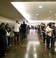SAO PAULO SP 07/10/2018 POLITICA ELEICOES 2018 VOTAÇÃO Eleitores paulistanos votam no colégio São Luís, em São Paulo - Fila Foto Marcelo Camargo/Agência Brasil  Foto: Marcelo Camargo/Agência Brasil / Estadão