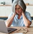 Veja como reduzir as dores causadas pelo home office  Foto: Shutterstock / Alto Astral
