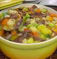 Guia da Cozinha - Sopa de macarrão com carne desfiada para esquentar os domingos frios  Foto: Guia da Cozinha